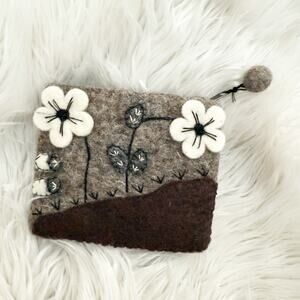 BOUTIQUE | Brown Off-White Felted Wool Zipper Bag Pouch Floral 
 Flower Leaf